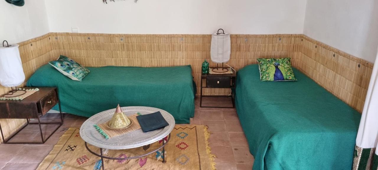 Les Trois Paons Bed & Breakfast ทารัวแดนท์ ห้อง รูปภาพ