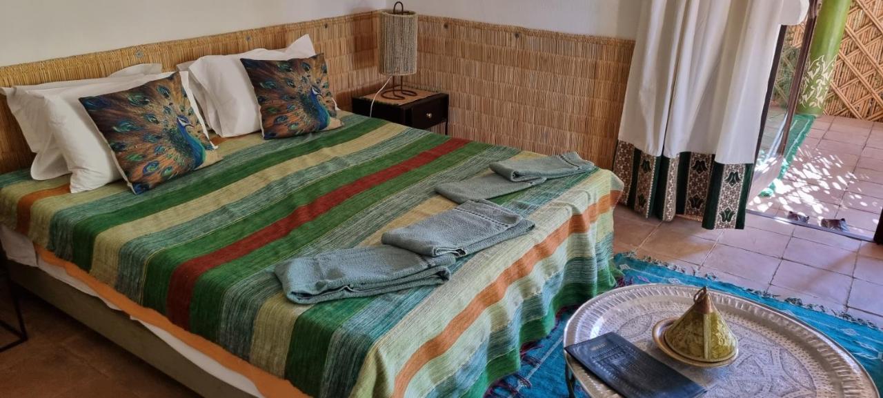 Les Trois Paons Bed & Breakfast ทารัวแดนท์ ห้อง รูปภาพ