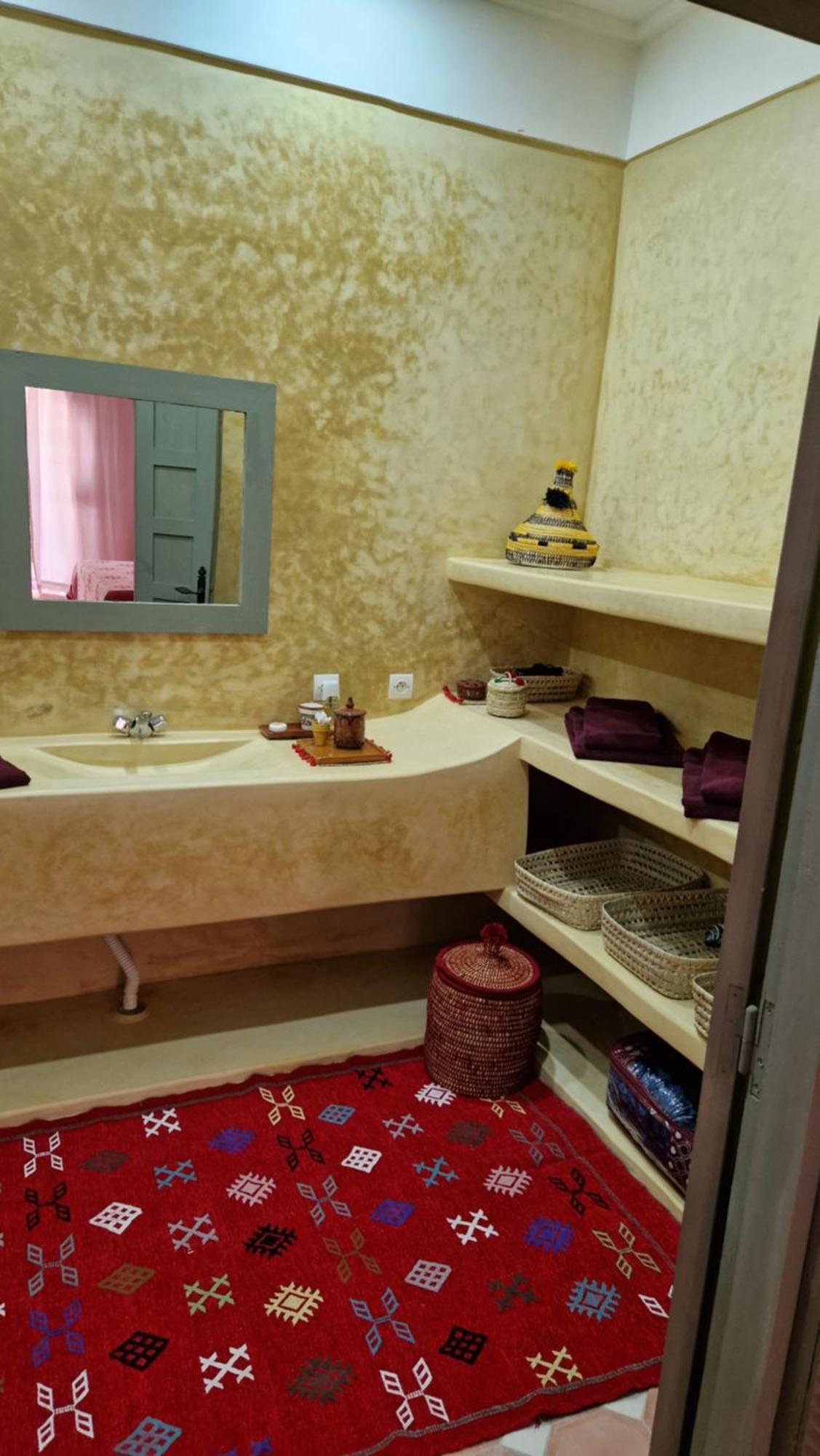 Les Trois Paons Bed & Breakfast ทารัวแดนท์ ภายนอก รูปภาพ